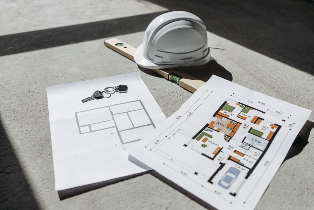 Plans de maison et outils pour un projet de construction